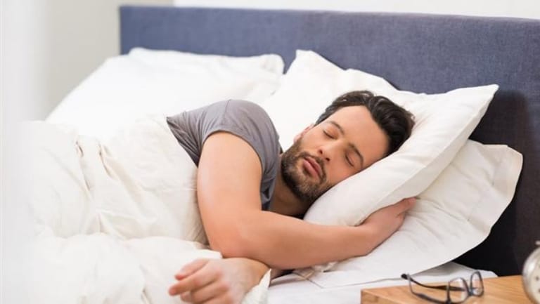 لهذا السبب عليك الاستحمام قبل النوم بساعتين