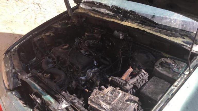 إخماد حريق داخل سيارة في ضهر صربا 