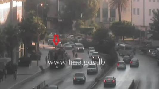 التحكم المروري: تعطل شاحنة عند أول جسر الفيات وتسرّب لمادة الزيت وحركة المرور ناشطة