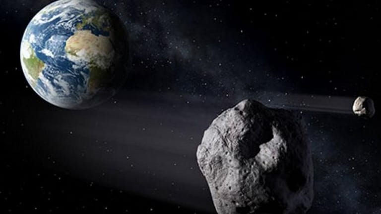 إقتراب 3 نيازك عملاقة من الأرض في آن واحد 