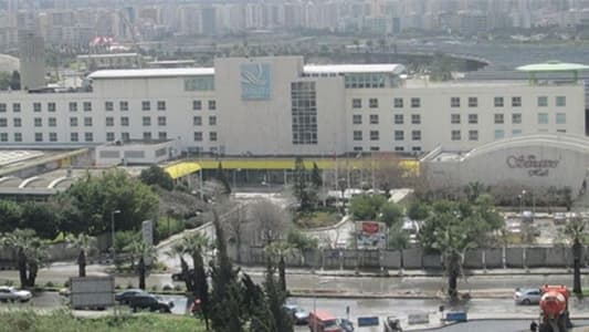 فريق من وزارة الاقتصاد والتجارة ينفّذ قرار إخلاء فندق "كواليتي إن" في طرابلس وشاغلو الفندق يرفضون الإخلاء