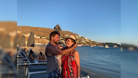 عابد فهد يمضي عطلته مع زوجته في جزيرة ميكونوس اليونانية