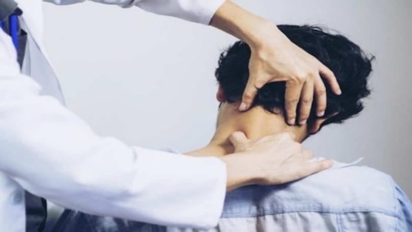 تمارين منزليّة للتخلّص من آلام الرقبة