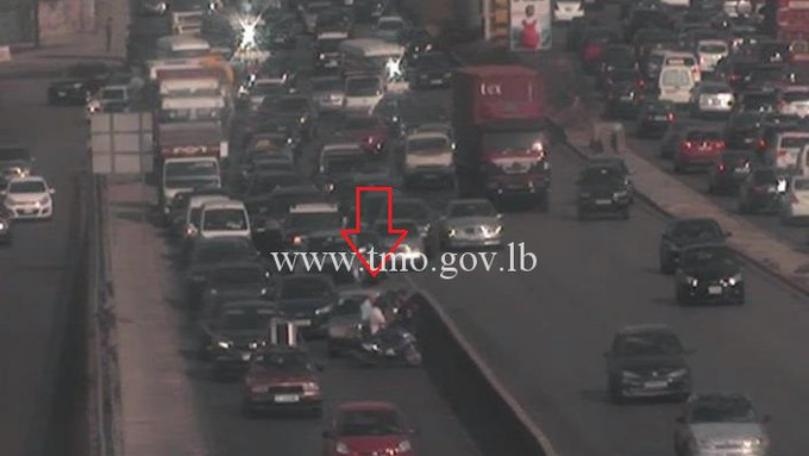التحكم المروري: اصطدام سيارة بالفاصل الوسطي في الكرنتينا 