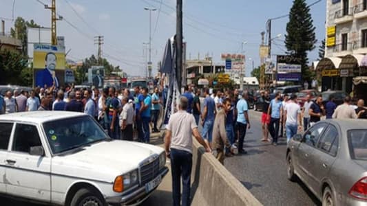 Protestors block Dinnieh road against Terbol dump