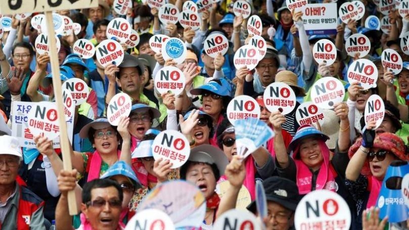 South Koreans protest, unveil memorial in 'comfort women' row with Japan