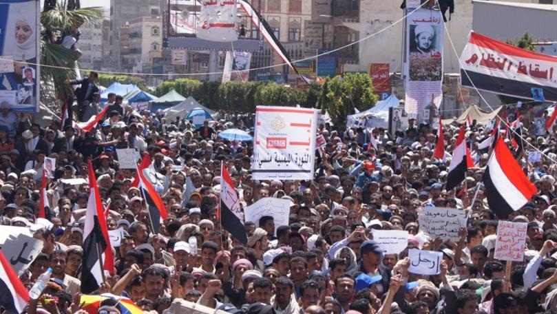 Yemen's separatists quit some Aden posts as Houthis strike Saudi oil facility