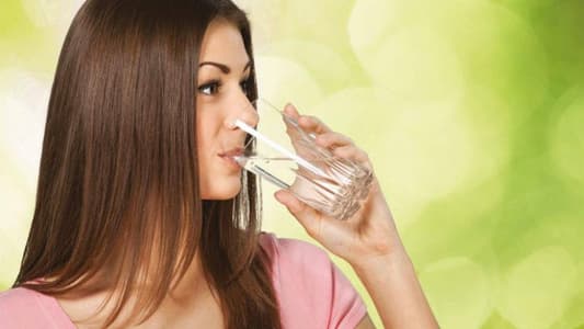 حلول لترطيب الجسم تعتمد خصوصاً على شرب المياه