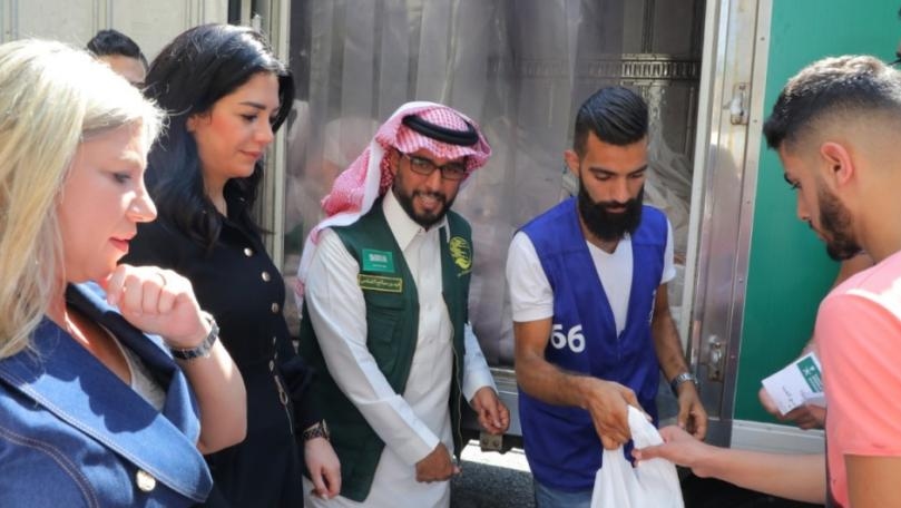 مركز الملك سلمان وّزع لحوماً على 350 أسرة في اول أيام الاضحى