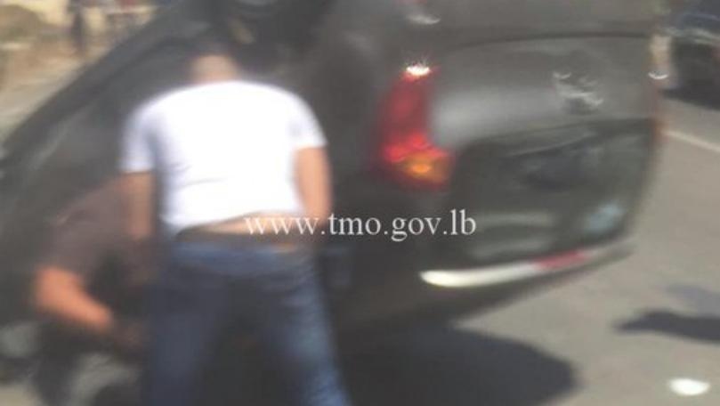 التحكم المروري: جريح نتيجة انقلاب سيارة على اوتوستراد الصفرا باتجاه جونية وحركة المرور كثيفة بالاتجاهين 