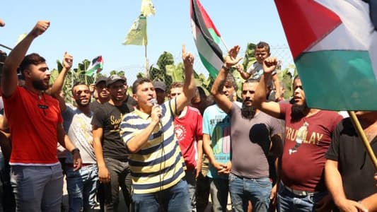اضراب شامل في المخيمات الفلسطينية احتجاجاً على قرار وزير العمل