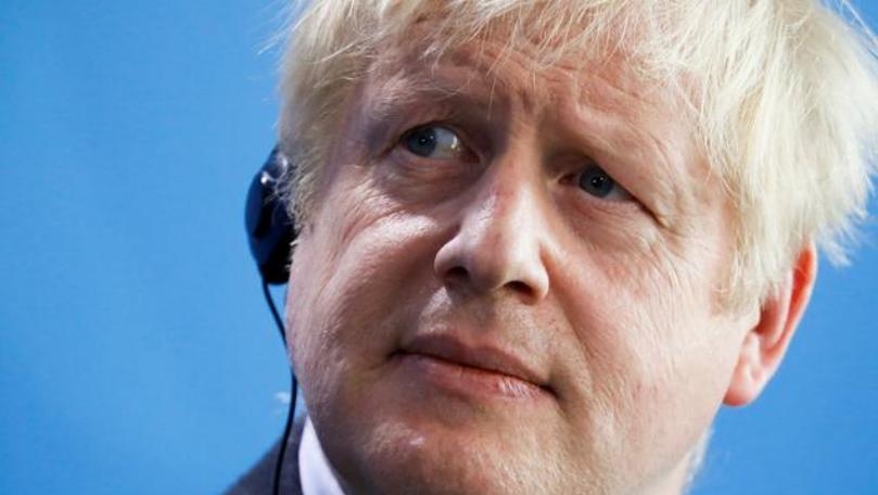 British PM Johnson faces tough Brexit lunch with Macron