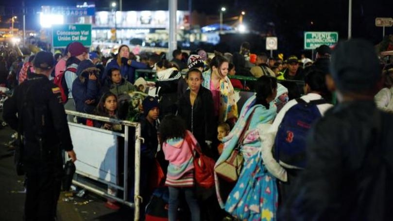 Venezuelan migrants flood into Ecuador ahead of new visa restrictions