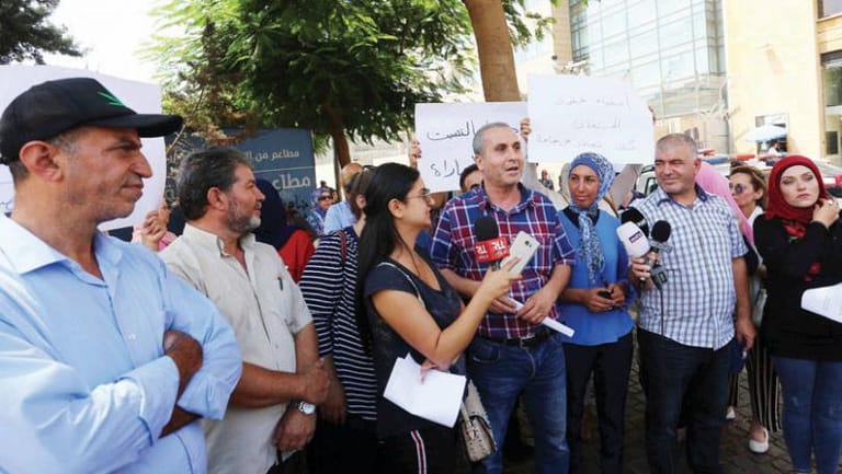 المعلمون يُسابقون السنة الدراسية في الشارع... وشهيّب "إطفائي"