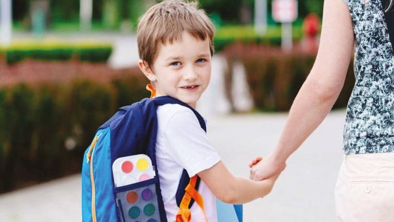 إنفصال الطفل عن أهله للدّخول إلى المدرسة يُسبّب له الخوف الشديد مع استجابات جسدية