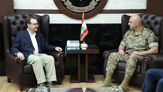 Army chief discusses with Schenker general situation