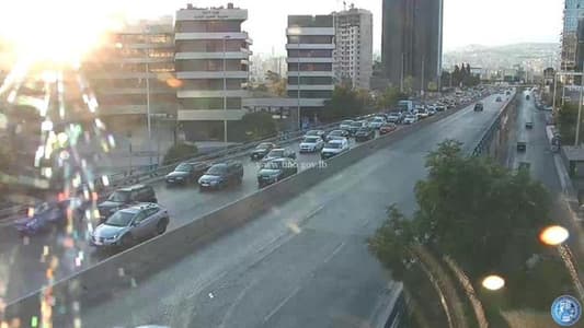 "التحكم المروري": حركة المرور كثيفة من أوتوستراد الرئيس الهراوي باتجاه الأشرفية