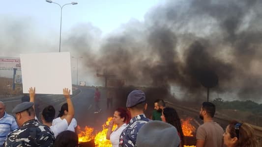 مراسل الـmtv: محتجّون يقطعون الطريق في محلّة البربارة تضامناً مع قضية المخطوف جوزف حنّوش