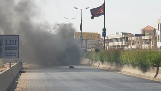 Locals block Baalbek-Riaq road in protest at ailing economic condition