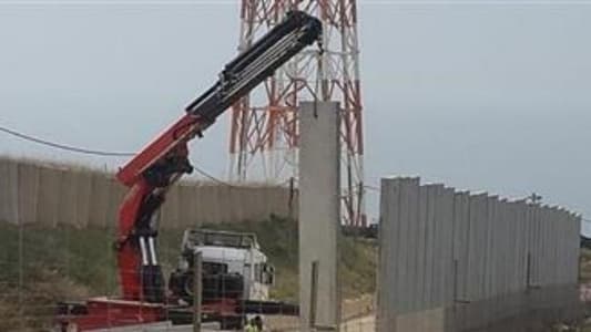 Israeli forces install concrete blocks in vicinity of Hamari post