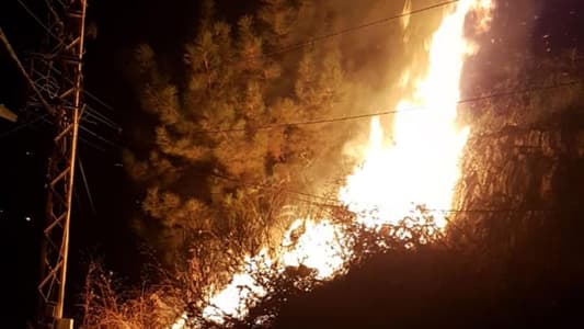بالصّورة: حريق في كفرحباب على طريق غزير في كسروان