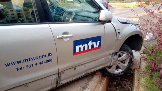 بالصورة: تعرض سيارة فريق أخبار الـmtv لحادث انزلاق