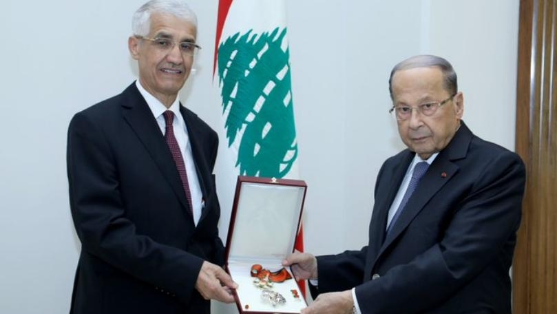 الرئيس عون استقبل سفير الجزائر أحمد بوزيان بمناسبة انتهاء مهامه الديبلوماسية في لبنان ومنحه وسام الأرز الوطني من رتبة ضابط أكبر تقديراً للدور الذي لعبه في تعزيز العلاقات اللبنانية - الجزائرية