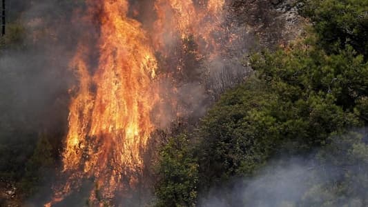 الحريق يتمدّد في مزرعة الضهر ومناشدة من رئيس البلدية لإرسال طائرات متخصّصة لإطفائه