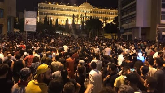 MTV correspondent: Clashes between demonstrators and security forces in Riad El-Solh Square