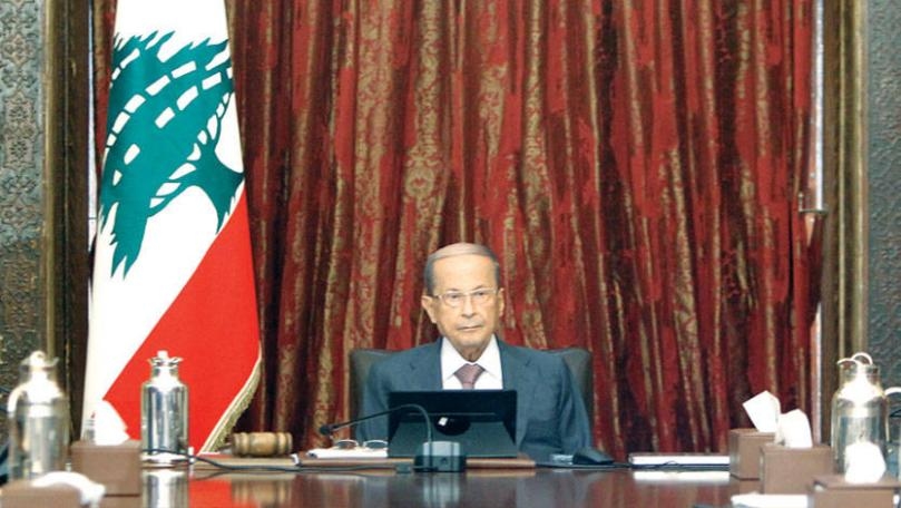 الرئيس والطاولة والمسمار