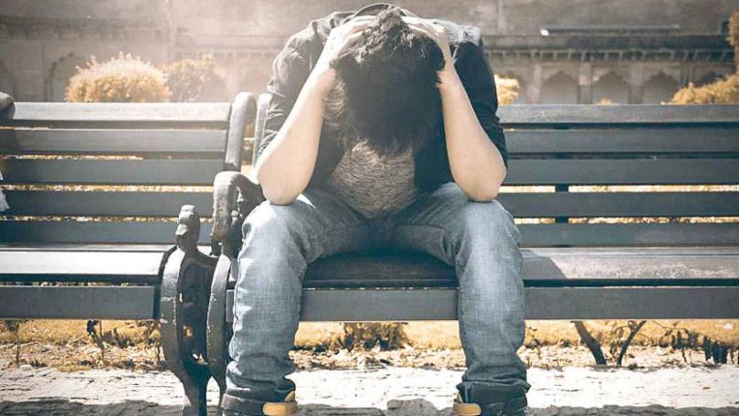 المراهق يتأثّر نفسياً بالجوّ المنزلي وبطبيعة العلاقة التي تجمع والديه