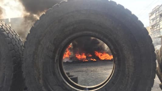 NNA: Protesters blocked the Zahrani-Sidon highway with burning tires and are preventing cars from passing through except for cases of health emergencies