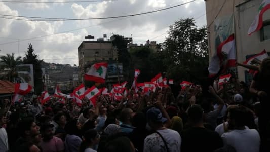 Number of demonstrators increases outside the Government Serail in Nabatiyeh