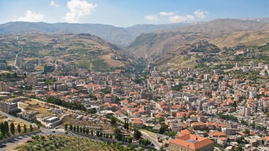 MTV correspondent from Zahle: Thousands of protesters have gathered on the international highway to reject the ruling class, and demonstrators consider that tomorrow will be a very important day