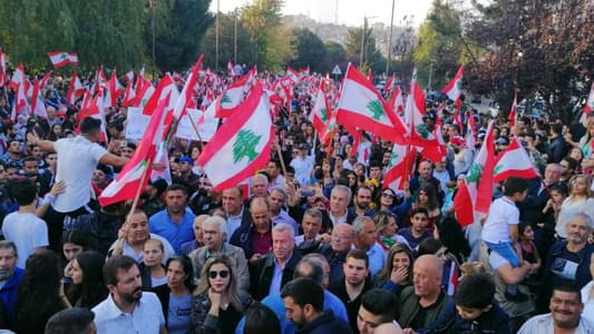 مسيرة في دير الأحمر وقداس على نية خلاص لبنان 