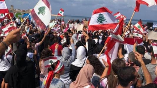 MTV correspondent: Demonstrators call for a mass protest tomorrow (Wednesday) in Al Alam Square in Tyre and then march towards the Central Bank of Lebanon