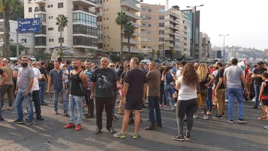 MTV correspondent from Zouk: Demonstrators returned to the scene and the Lebanese army is gradually withdrawing after they removed the roadblocks 