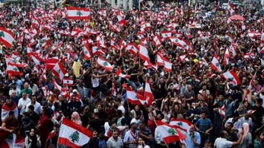 MTV correspondent: A large number of protesters head to Riad el-Solh Square