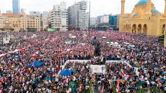 مراسل الـmtv في ساحة الشهداء: الأجواء هادئة والمتظاهرون في الخيم ينتظرون الحشود وعدد كبير منهم يتابع ما يحصل في بقية المناطق