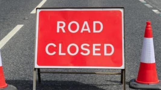 Jbeil highway closed, shops open