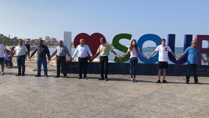 سلسلة من المحتجين امتدت من صور باتجاه البص