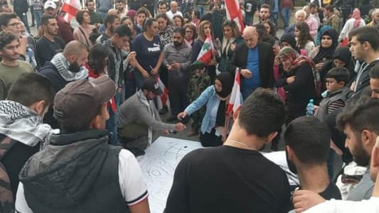 Protesters block the way to the Serail in Hermel