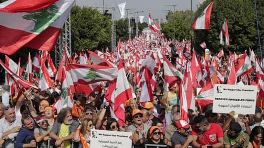 Thousands of Lebanese Rally Outside Presidential Palace in Support of Aoun