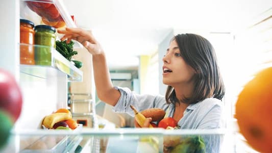 الطرق الصحيحة والآمنة لترتيب المأكولات وتخزينها في الثلاجة