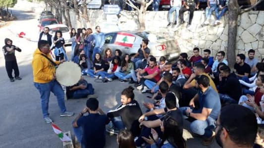 Photo: NDU students in Deir al-Qamar stage a sit-in in front of their university