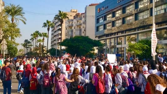 انطلاق مسيرة احتجاجية لطلاب الجامعات في صيدا 