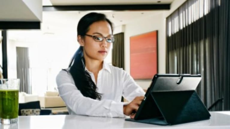 Japanese Companies ‘Ban Women Wearing Glasses’