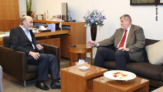 Geagea confers with Kubis over latest local developments