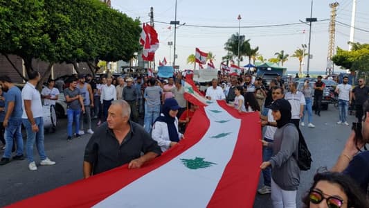 بالصور: تظاهرة حاشدة في صور