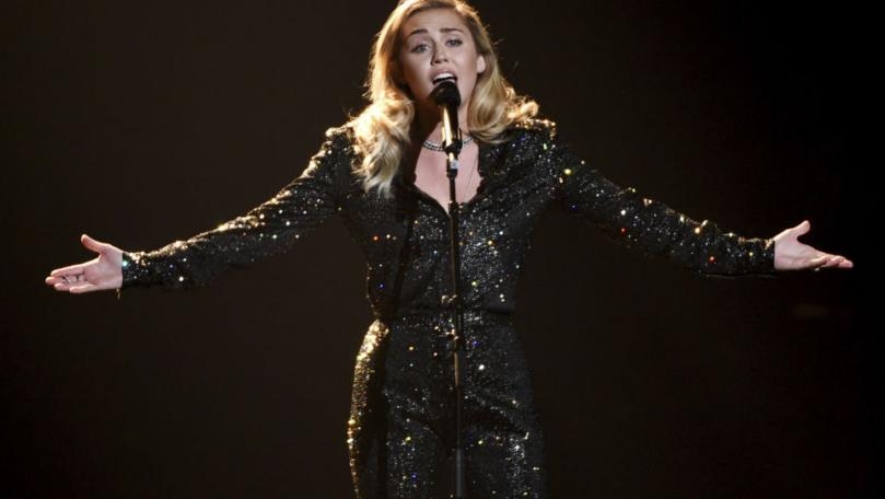 Miley Cyrus Reportedly in 'Silent Mode' after Vocal Cord Surgery